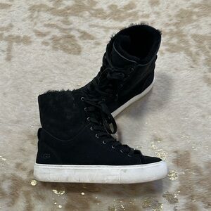 UGG Beven Shearling Suede Sneaker Size 9